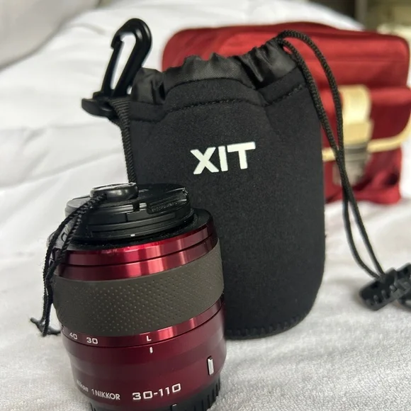 Nikon J3 maroon camera with additional lens - Picture 7 of 9